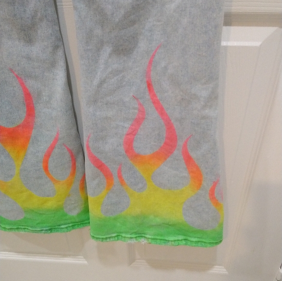 Custom one of a kind flame paint job American Eagle jeans Size 26x29 - Picture 3 of 8